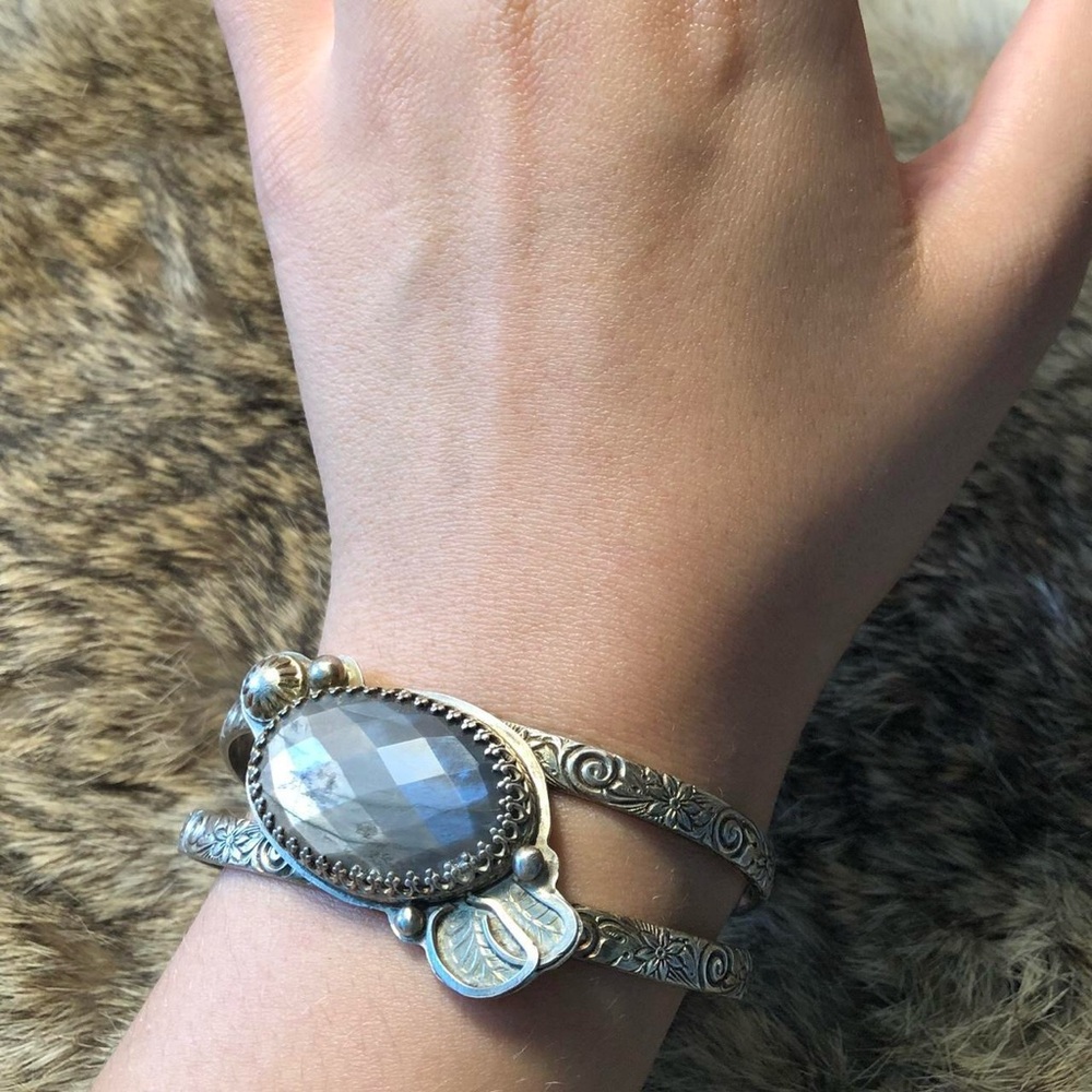 STUNNING sterling silver artisan made moonstone floral cuff bracelet - Picture 4 of 5